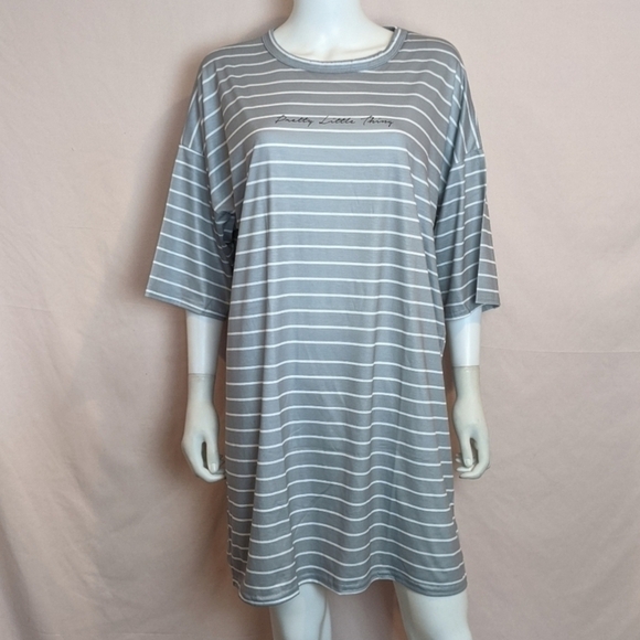 PrettyLittleThing Oversized Striped Boyfriend Tee Shirt Dress - Picture 1 of 5